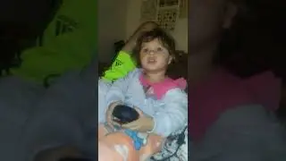 Laura cantando dias atras com papai