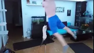 Мужик и кот на шесте прикол