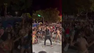 The way everyone came in 😭