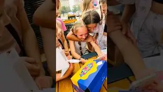 Слезы счастья на глазах девочки от подарка на день рождения от мамы! Мечты сбываются! 