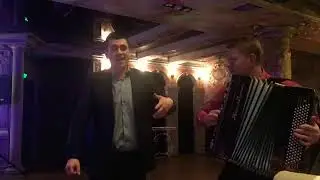 разорвал баян... спел так что аш....