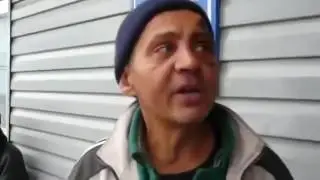 Блин в России даже бомжи таланты! Я посмотрел первые 3 минуты потом не смог оста