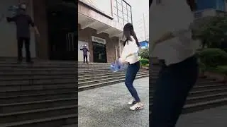 美女靠演杂技🤹‍♀️才能维持生活！