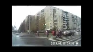 Сбил пешеходов на зебре, скрываясь от погони...