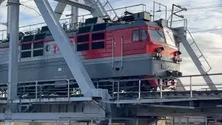 ВЛ80С-2392 и встречный ВЛ80С-735 с контейнерами