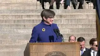 Kansas Governor Laura Kelly sworn in for second term and inaugural speech - Jan 9, 2023