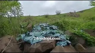 Стотици рекламни торбички за силиконови гърди заляха брега на Върбица