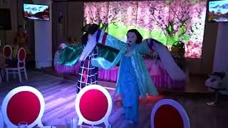 Live performance by waitresses in North Korea