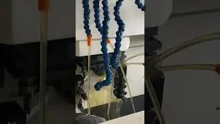 Токарный станок с ЧПУ делает новые детали