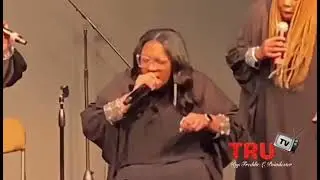 Lisa Knowles-Smith And The Brown Singers “ Right on Time” LIVE