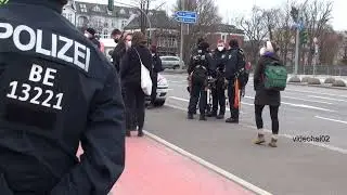 Demo -  Stop den Weiterbau der A 100 ,  oder wie macht man einen Verkehrsstau ?