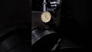 Проверка шпинделя на излом индикаторной головкой часового типа