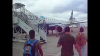 Entrando no Avião da Azul Decolagem Campinas Viracopos para Salvador