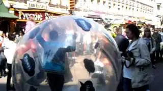 Гидрозорб (водный пузырь) на фестивале Dreamflash в Москве.