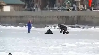 Женщина провалилась под лёд