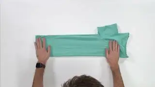 Comment plier sereinement un t-shirt : méthode KonMari ou de Marie Kondo