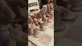 ну шо в шахматы погоняем?wollma Schach spielen? u wonna play chess?