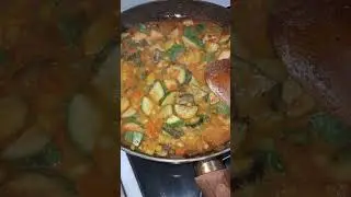 calabacitas en salsa de Tomate y quezo.