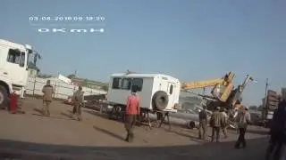 Автокран перевернулся.Жесть!!!