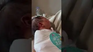 Kebahagian luar biasa seorang Kakek menggendong cucu pertama nya😊😀