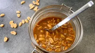 Salted caramel with peanuts. Very easy and accurate!