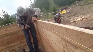 Ролик о том как я заливал фундамент/самостоятельно как будущий строитель