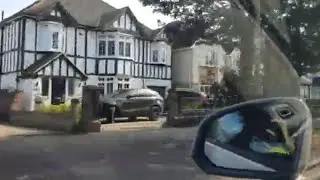 WE R IN LONDON 10 MINUTE AWAY FROM MY HOME