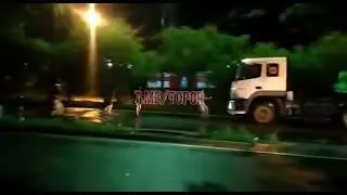 Азиатский сверхразум попытался руками остановить фуру, но что-то у него не получилось