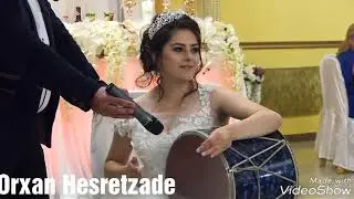 Gelin öz toyunda nagara calir