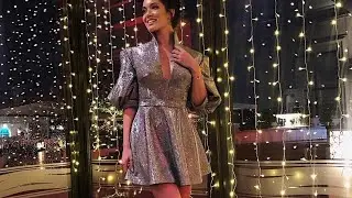 Hazal Subaşı Ödül töreninde kameralara.bakin nasil poz verdi!!! İste goruntuler!!!!