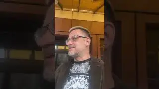 Она будет тебе кормить и ложки !