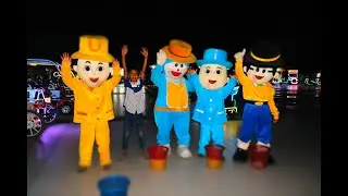 Very funny dancing clown | Dancing clowns entertain children @clown