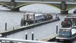 A guide to buying and renting a houseboat