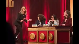 Julia asks a question in Italian.