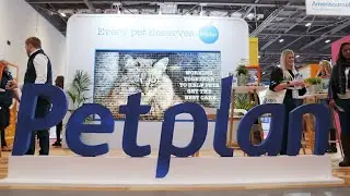Revolutionising Trade Show Stands: Pet Plan's Photo Mosaic Experience at the London Vet Show!