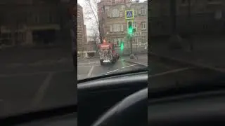 Как жилищник Басманного района в пустую гоняет технику !