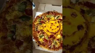 Cheese volcano pizza from dominos review #cheesevolcano #dominos #volcano #foodvlog #minivlog #pizza