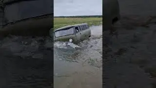 UAZ Bukhanka is a real ICEBREAKER! 😮 ...RC OFFroad 4x4 