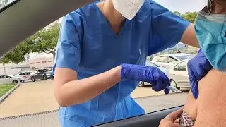 В Испании люди вакцинируются не выходя из машины