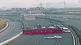 Крутой автобус под крутую музыку