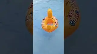 18 03 2023 Azkia dan Mamanya berenang di Niagara