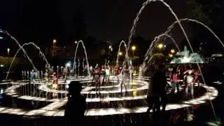 Водно-лазерное шоу в парке Де Ла Ресерва. Лима, Перу.