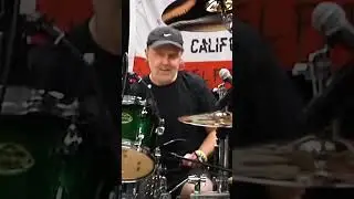 JAMES HETFIELD AND KIRK HAMMETT TESTING HOW IN-SYNC THEY ARE DURING PRACTICE  