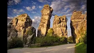 Место силы Externsteine в Германии.