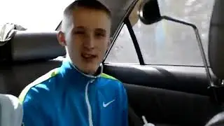Круто читает рэп...