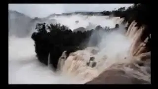 Las Cataratas del Iguazú, en su máximo esplendor por la crecida del Rio (26 de Junio de 2013)