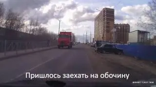 Как ездят грузовики на шоссе в Лаврики
