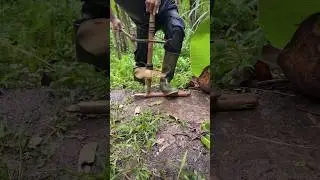 Bow Drill technique during heavy rain - Make a fire