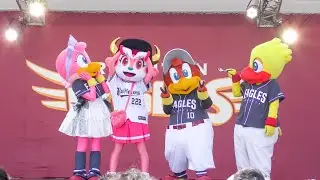 バファローベルちゃんとイーグルスマスコット三羽の交流ステージ1日目