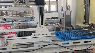 Fully automatic pallet washing machine